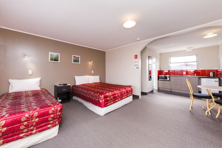Room 6 of 37