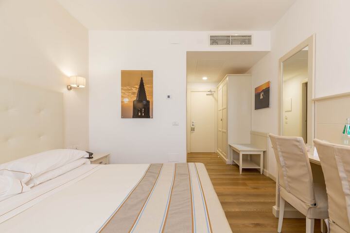 Room 79 of 254