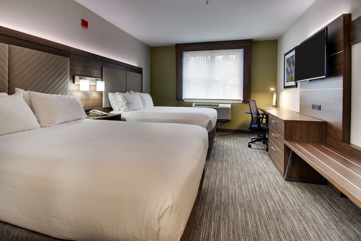 2 Queen Beds (6 of 7)