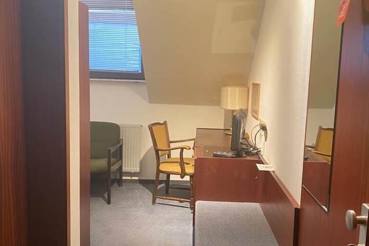Room 11 of 39