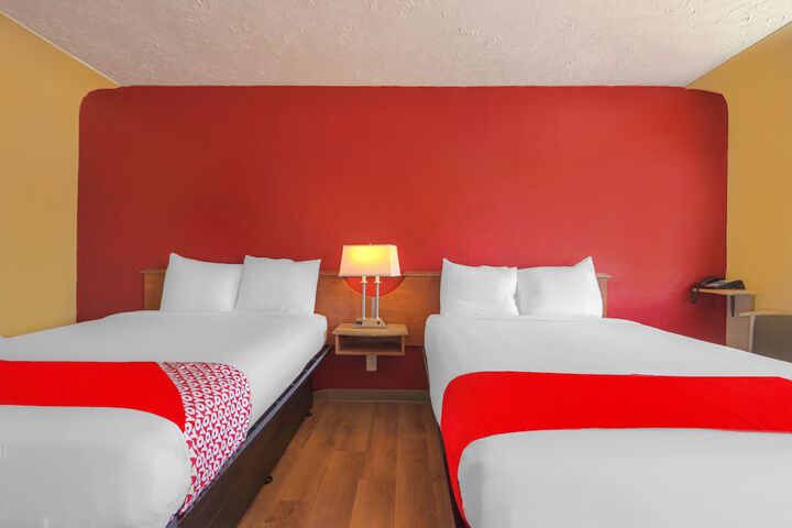 1 Queen Bed (9 of 17)