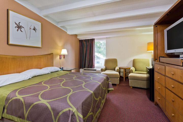 1 King Bed (1 of 3)