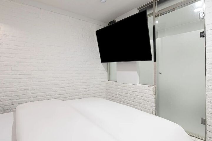 Room 5 of 24