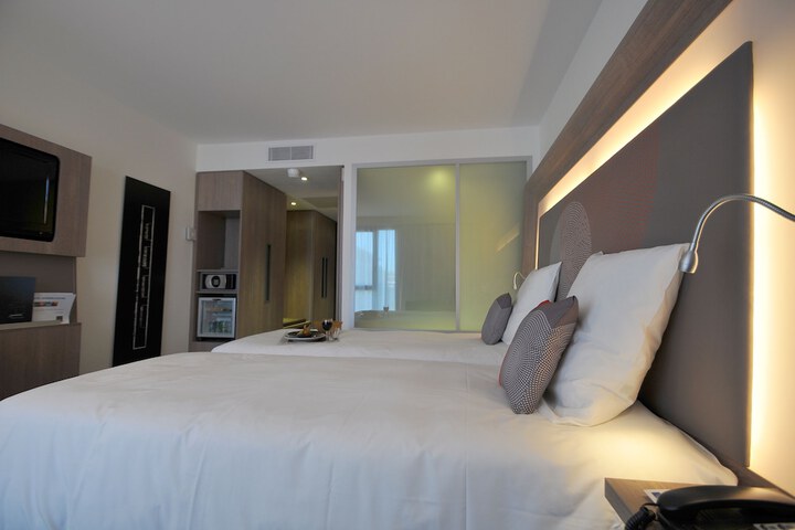 Room 9 of 98