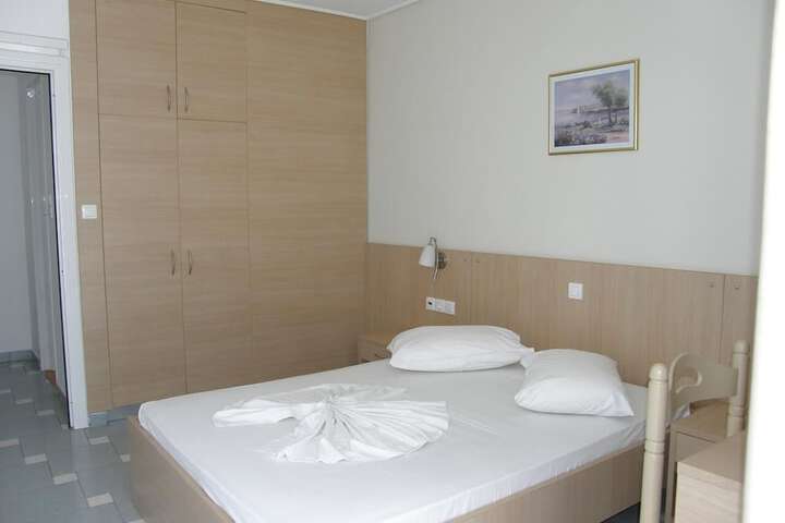 Room 5 of 6