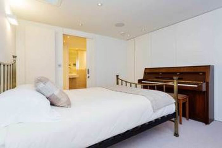 Room 7 of 19