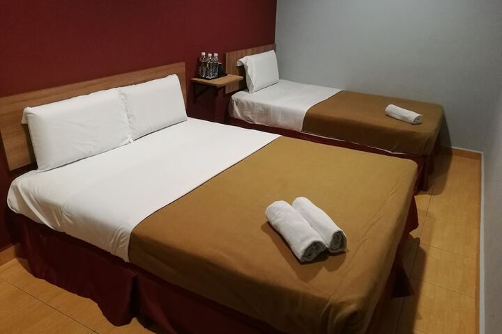 Room 25 of 39
