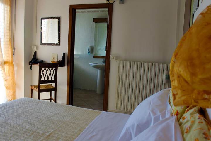 Room 15 of 38