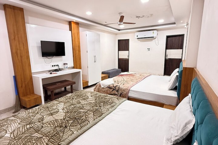 Room 7 of 19