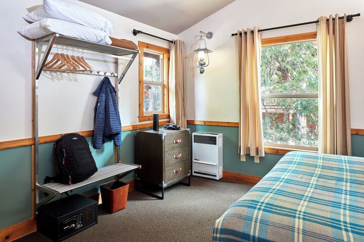 Room 52 of 192