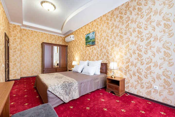 Room 27 of 98