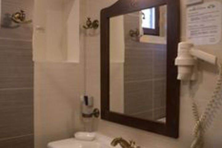 Room 4 of 26