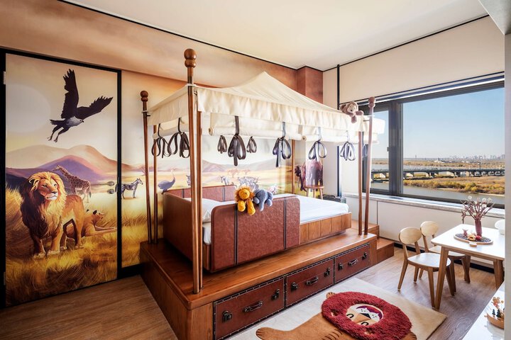 Room 12 of 85