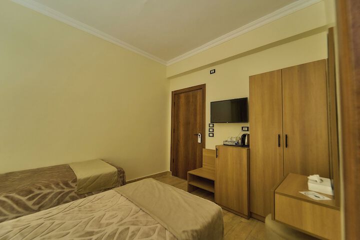 Room 65 of 174