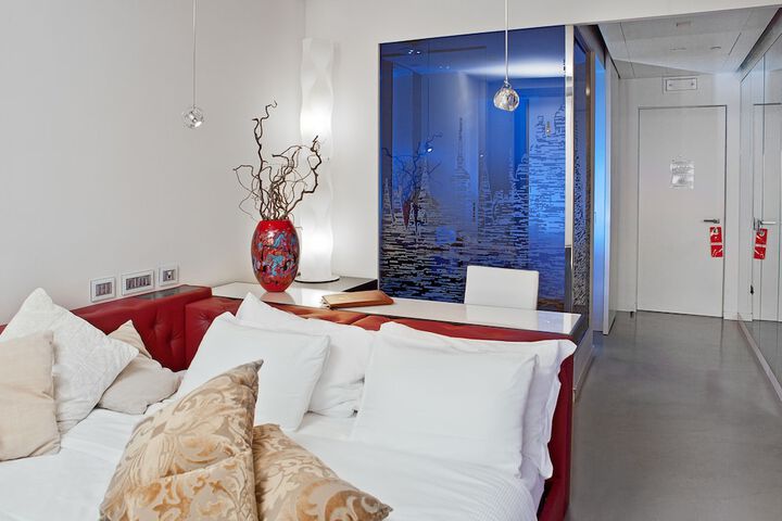 Room 44 of 77