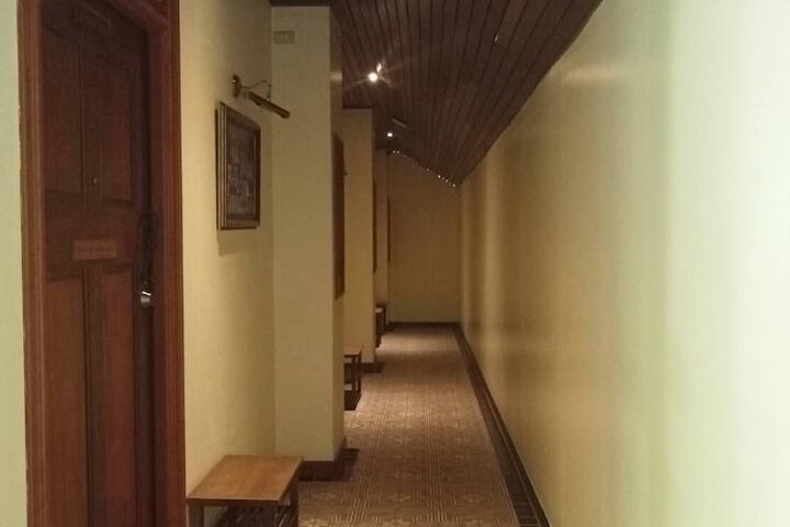 Room 13 of 38