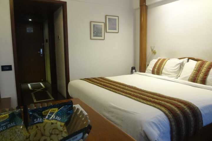 Room 9 of 33