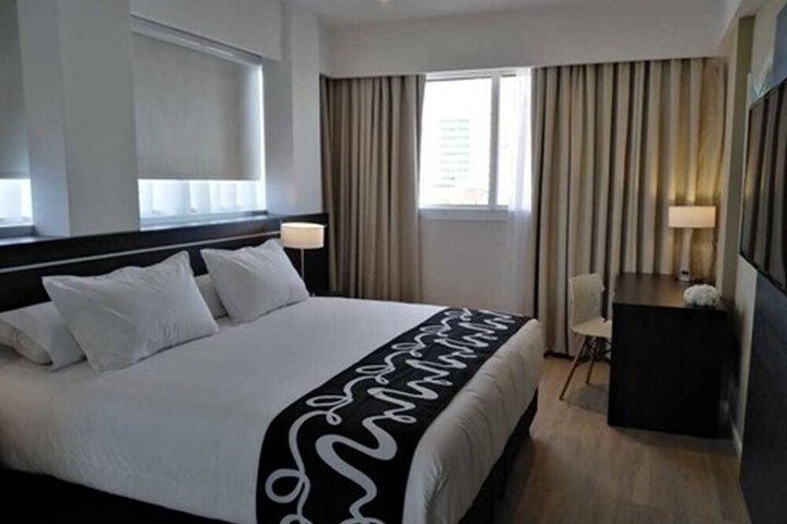 Room 17 of 28