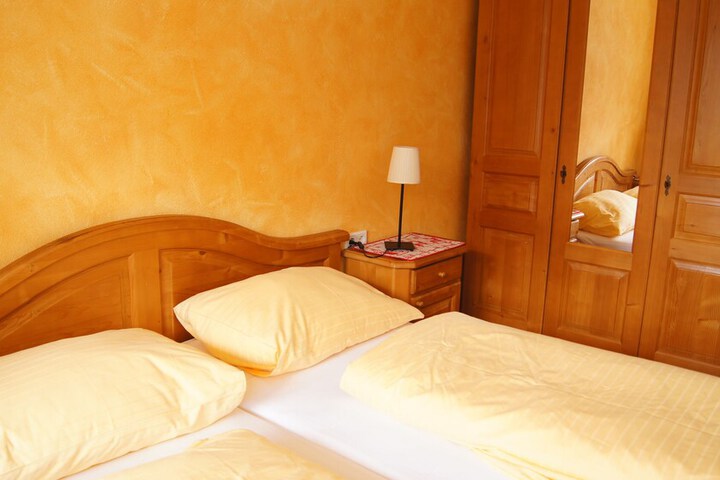 Room 4 of 86