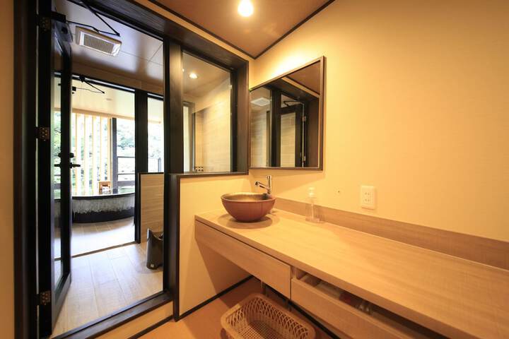 Room 17 of 42