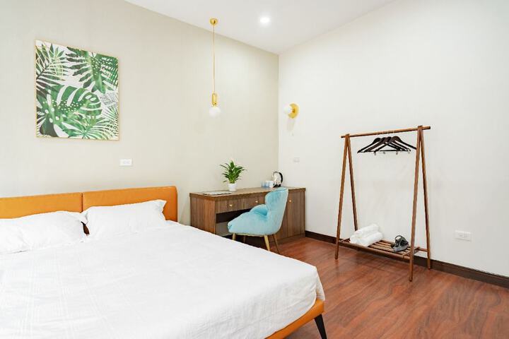 Room 5 of 17