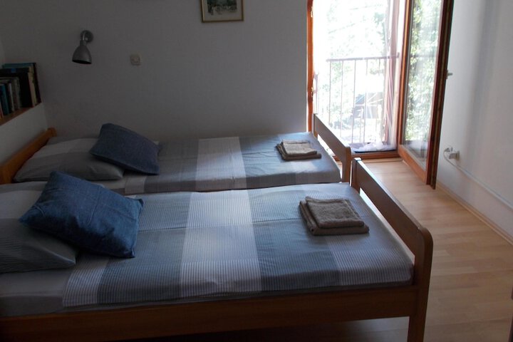 Room 2 of 52
