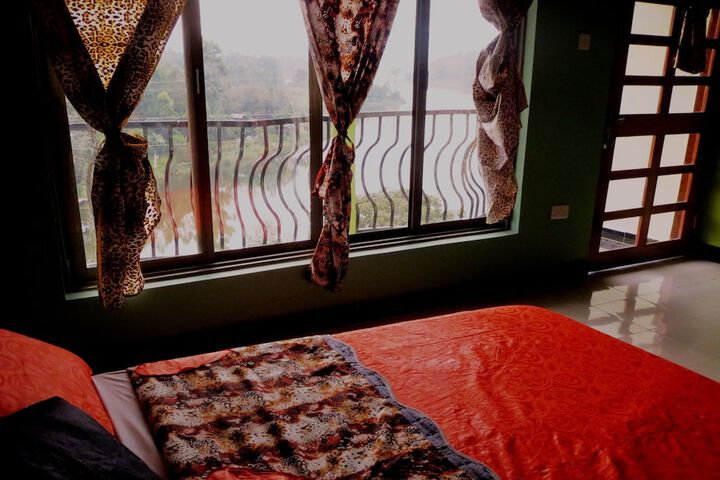 Room 3 of 12