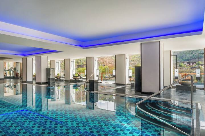 Pools & Facilities