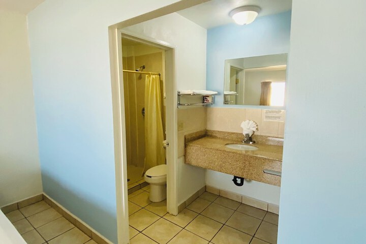 Room 6 of 30