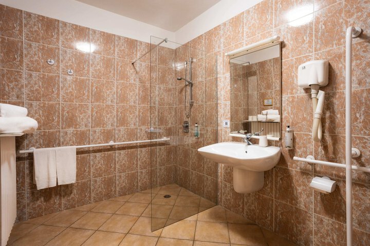Clean Restrooms