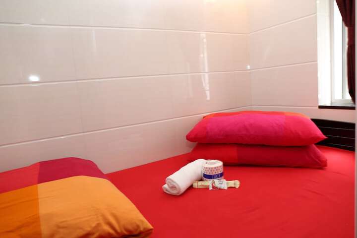 Room 41 of 100
