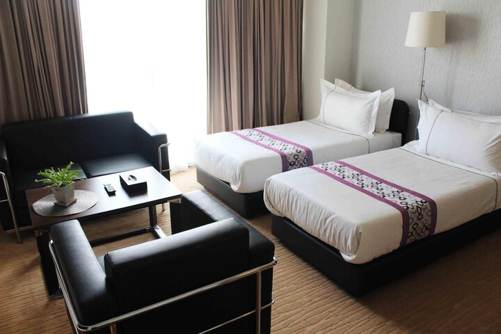 Room 15 of 48
