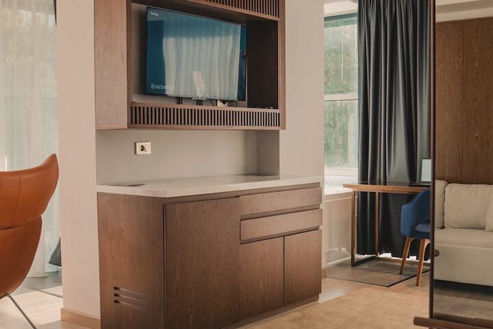 Room 28 of 46