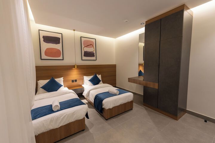 Room 13 of 40