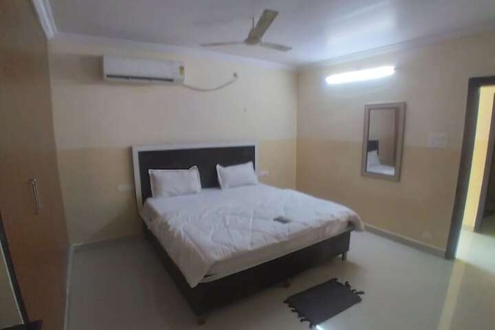Room 8 of 36