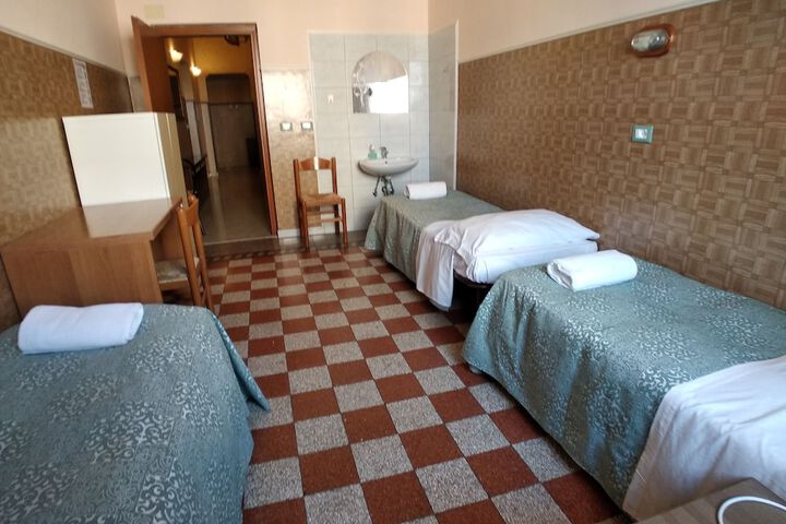 Room 53 of 79