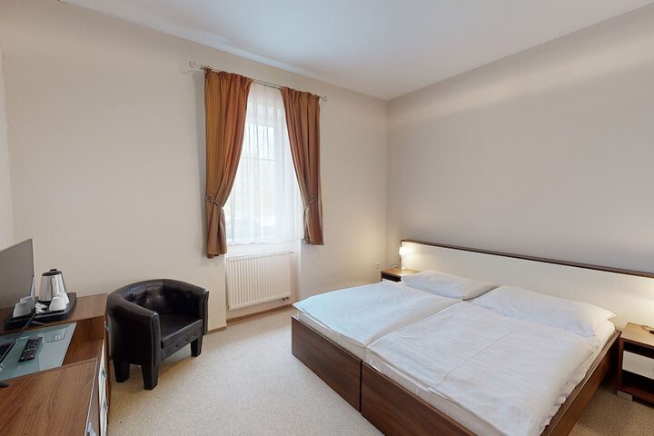 Room 5 of 35