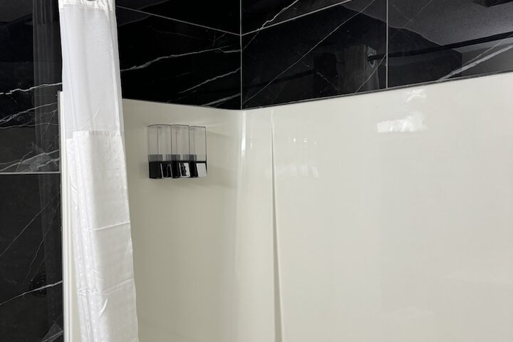 Room 20 of 33