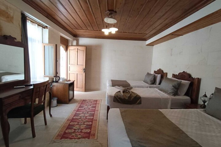 Room 6 of 35
