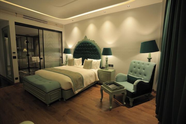 Room 13 of 26