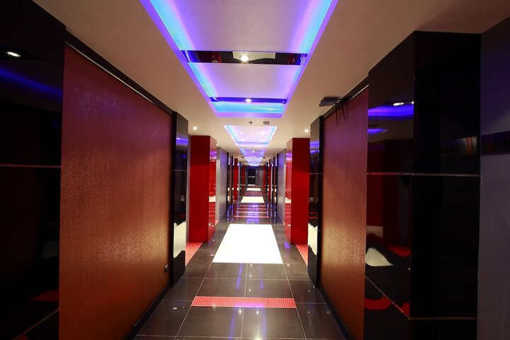 Ballroom/Hall 24 of 27