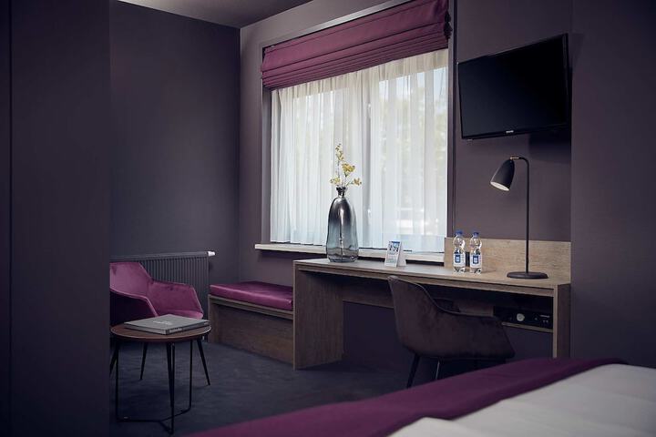 Room 10 of 34
