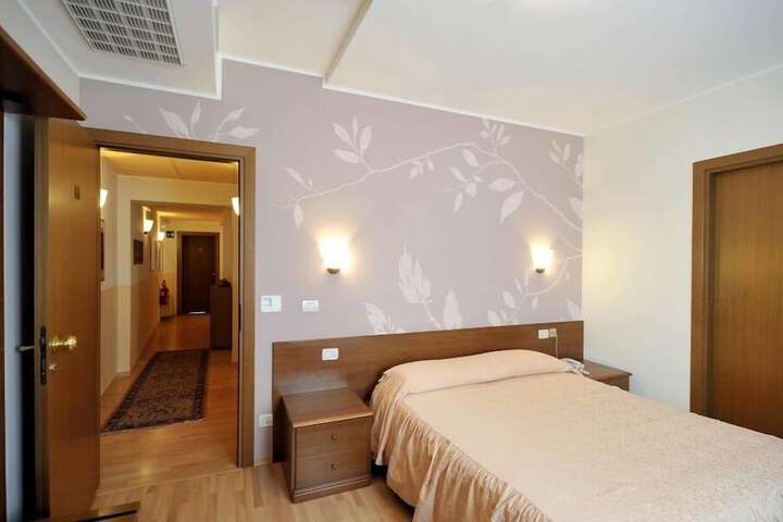 Room 7 of 41