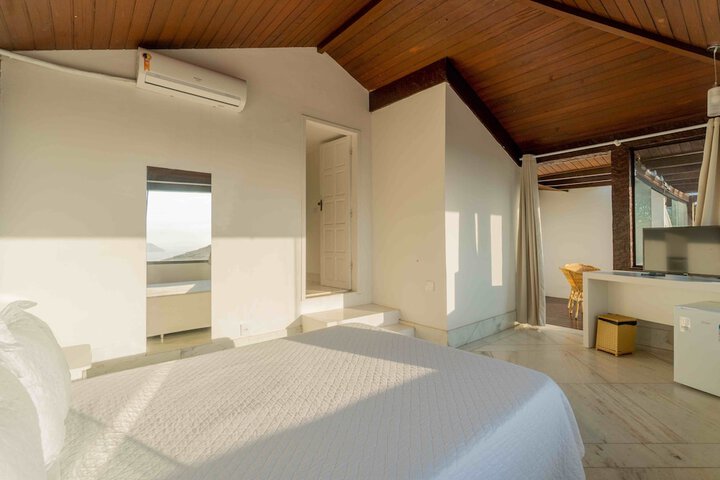 Room 20 of 65