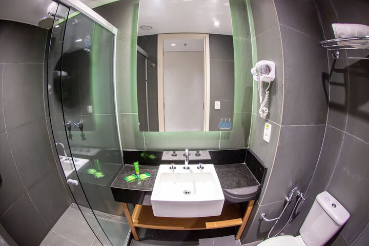 Room 35 of 102