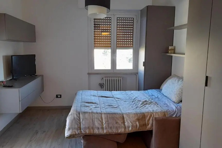 Room 2 of 9
