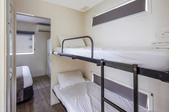 Room 8 of 33