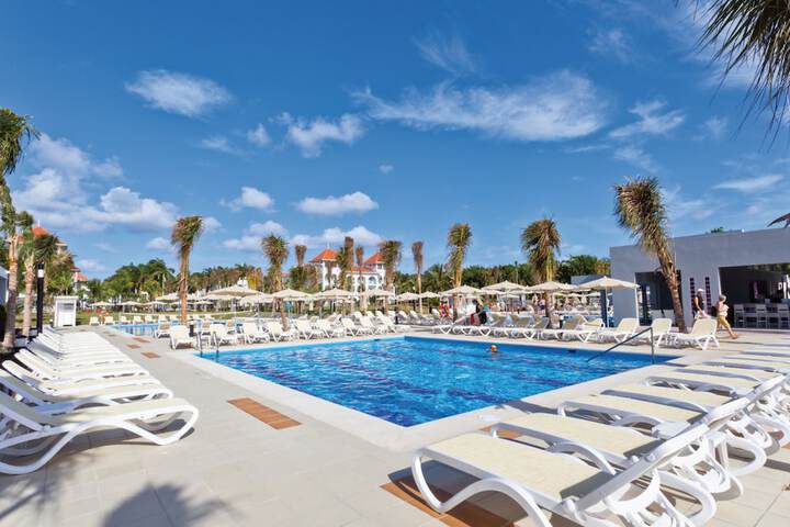 Hotel Pool
