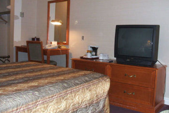Room 11 of 29