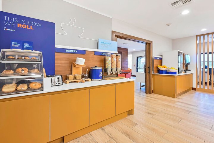 Breakfast/Coffee Service 55 of 75